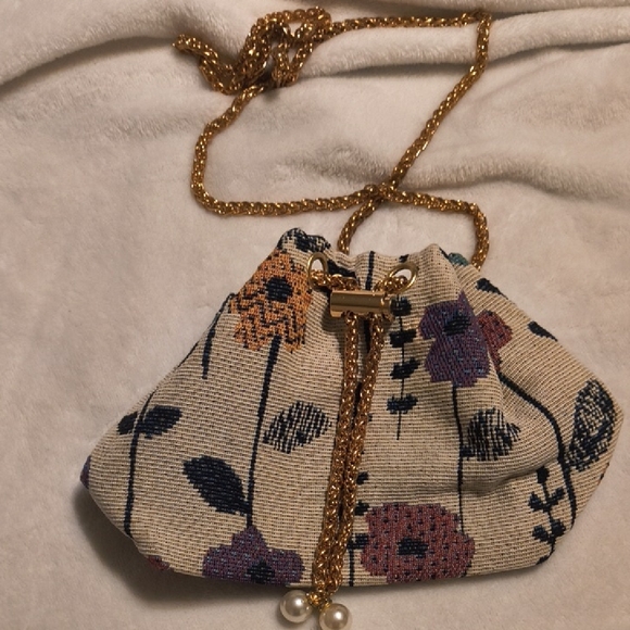 None Handbags - Elegant Floral Clutch with Gold Chain